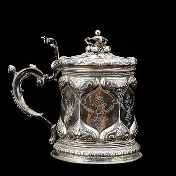 361211. DRYCKESKANNA. silver, renässansstil, importstämplar samt K. Anderson, Stockholm, 1941. Vikt ca1180g.