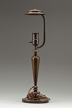 362108. BORDSLAMPA, brons, 1900-tal.