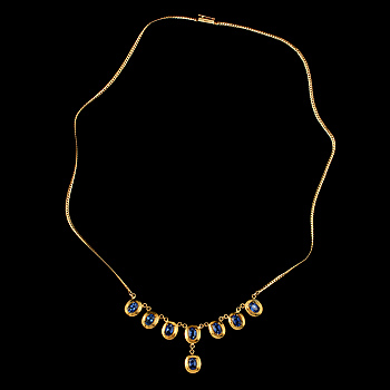 363540. COLLIER, 18k guld med 8 fasettslipade blå safirer, 1900-talets slut. Vikt 14 g.