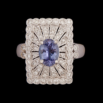 367440. RING, 18k vitguld med tanzanit ca1,70ct och diamanter tot ca0,60ct. Vikt 8,4g.
