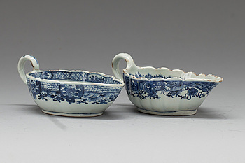 370241. SÅSKANNOR, 2 st, porslin, Kina, Qianlong.