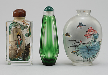 370309. SNUSFLASKOR, 3 st, glas, orientaliska, 1900-tal.