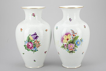 371052. VASER ETT PAR, porslin, Herend, Ungern, 1900-talets mitt.