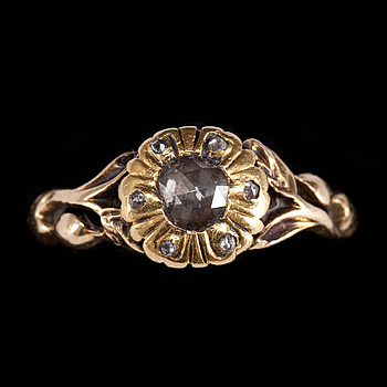 371892. RING, guld med fasettslipad diamant. 18001900-tal. Vikt 3 g.