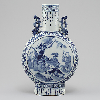 372776. PILGRIMSKRUS, porslin, Kina, 1800-tal.