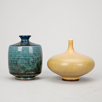 373551. VASER, 2 st stengods, Berndt Friberg, Gustavsberg, signerade.