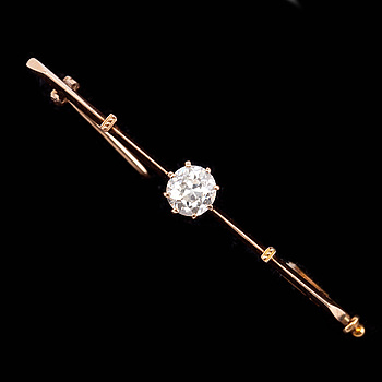 373567. BROSCHNÅL, 14k guld med gammalslipad diamant, ca 0,40 ct. Vikt ca 2 g.