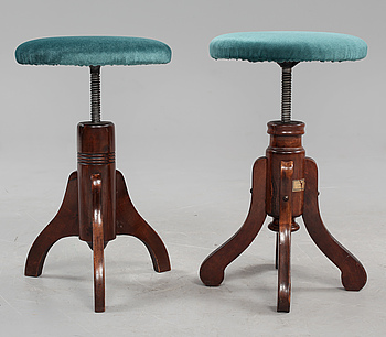 374561. PIANOPALLAR, 2 st, 1900-talets första hälft.