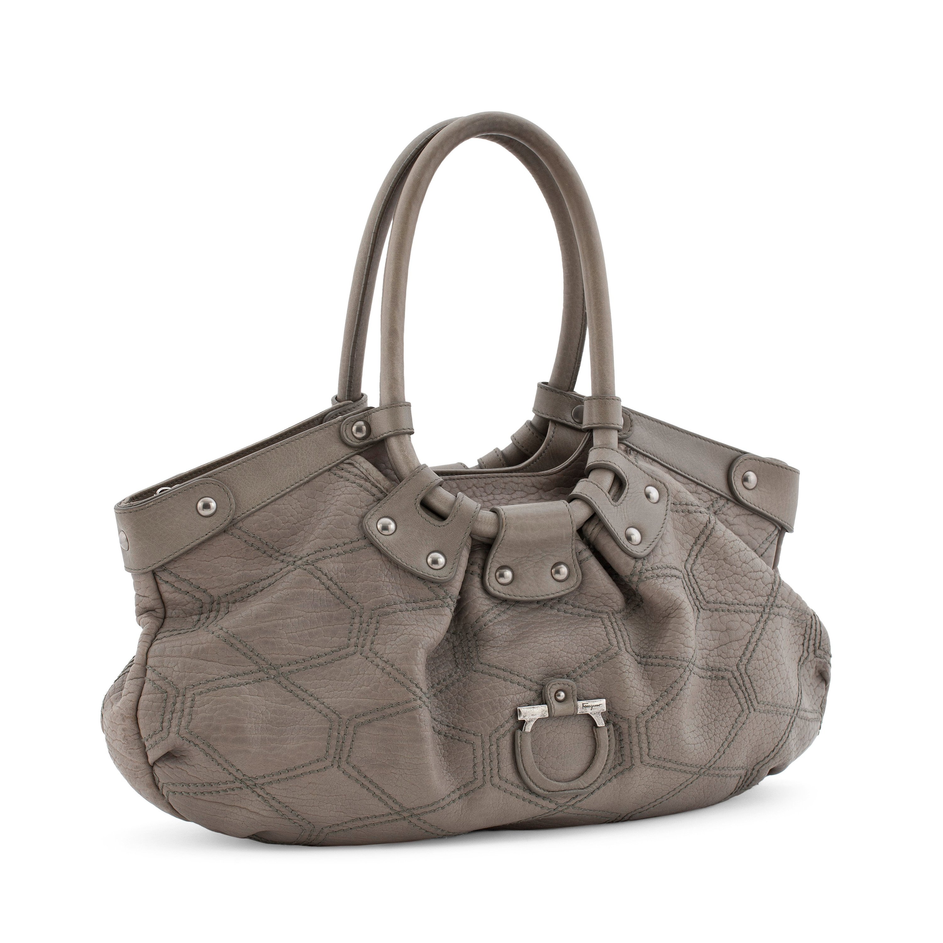 SALVATORE FERRAGAMO, a grey leather shoulder bag. - Bukowskis