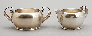 375321. SOCKERKÅL OCH GRÄDDKANNA, silver, Nordisk Silverkonst, Helsingborg 1948. Vikt ca 255 g.