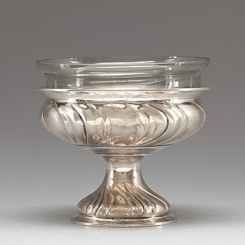 376723. SKÅL på fot, silver, C G Hallberg, 1917. Vikt ca 350 g.