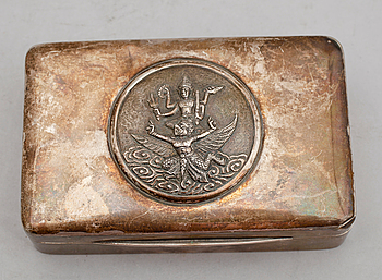 376748. CIGARRLÅDA,  sterlingsilver, Siam, 1900-talets första hälft. Vikt med inredning ca 282 g.