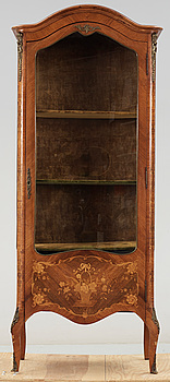 377029. VITRINSKÅP, Louis XVI-stil, 1900-talets början.