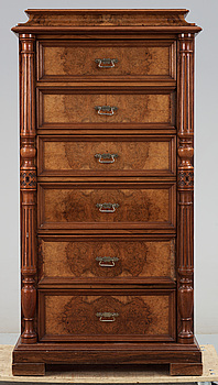 377153. BYRÅ, nyrenässans, 1800-talets slut.