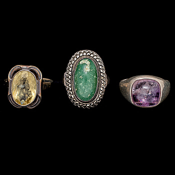 381404. RINGAR, 3 st, silver med fasettslipade och cabochonslipade stenar, 1900-talets andra hälft. Vikt 14 g.