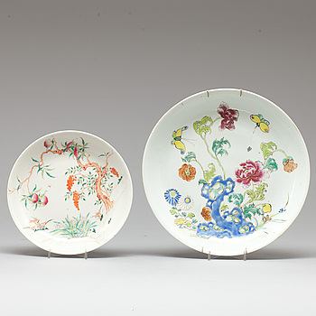 381496. SKÅLFAT, 2 st, porslin, Kina, 18001900-tal.