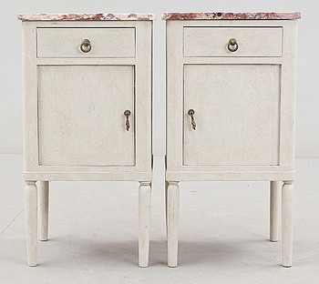 383482. POTTSKÅP, ett par, gustaviansk stil, 1900-talets första hälft.