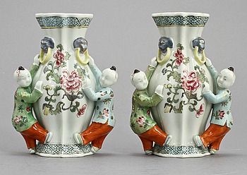 383771. VASER, ett par, porslin, Kina, 18001900-tal.