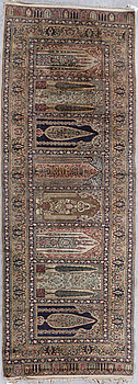 387238. MATTA, semiantik Kayseri Saff. Ca 284 x 106 cm.