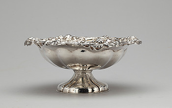 387480. SKÅL, silver, nyrokoko, Gustaf Möllenborg Feron, Stockholm, 1865. Vikt ca 365 gram.