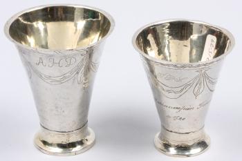 38885. BÄGARE, 2 st. Silver. Pehr Blommert, Gävle 1817 resp 1825.