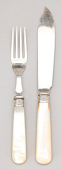 389691. FISKBESTICK, 12 st, silver och pärlemor, William Hutton  Sons, London 190809.