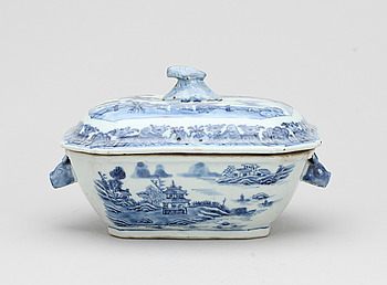 390546. SMÖRTERRIN, porslin, Kina, Qianlong 1736-1795.