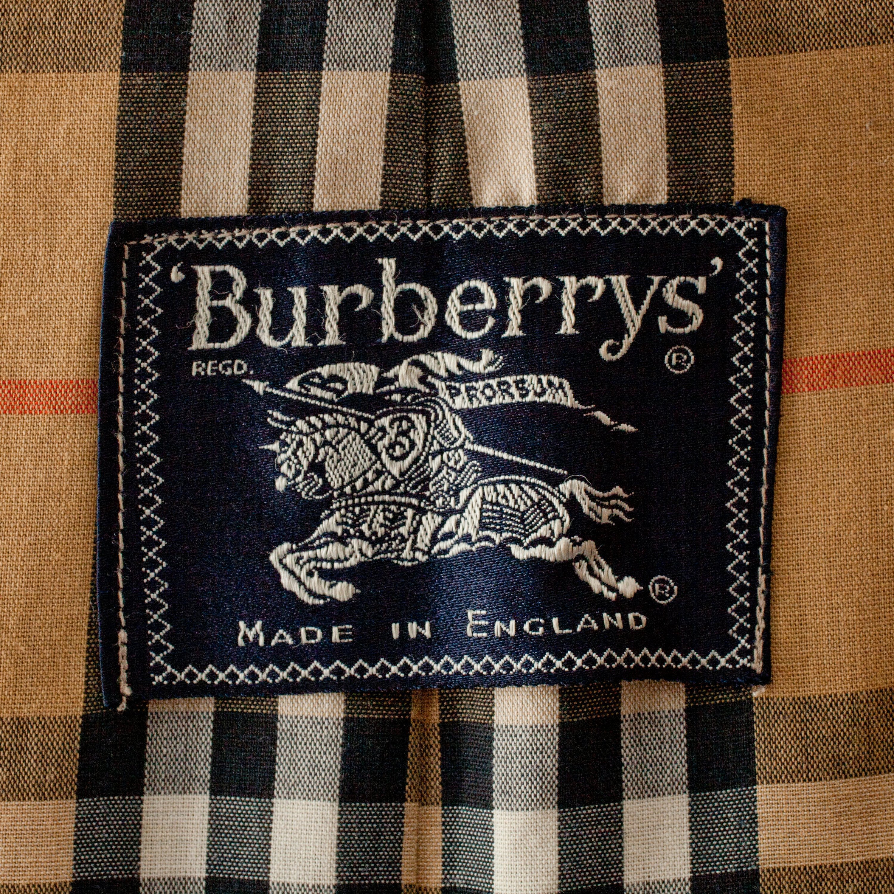 BURBERRY, a beige cotton trenchcoat. - Bukowskis