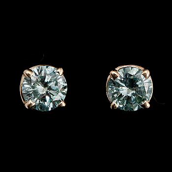 391153. ÖRHÄNGEN, 1 par, 14 k guld. Med briljantslipade diamanter totalt 0.64 ct. Total vikt 1 g.