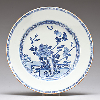 394671. FAT, porslin. Kina, Qianlong 1736-1795.