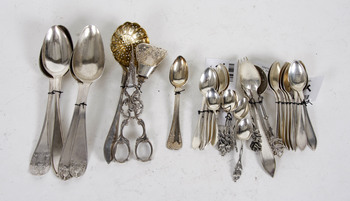 39475. PARTI BESTICKSERVISDELAR, ca 33 st, silver.