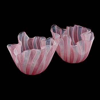 395497. NÄSDUKSSKÅLAR, ett par, glas, troligen Venini, Murano, osignerade, 1900-tal.
