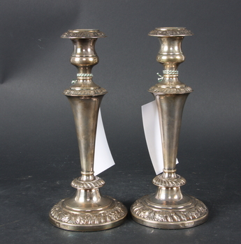 39615. LJUSSTAKAR, ett par, silver, London, England.
