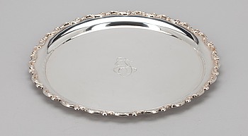 396878. BRICKA, silver, Auran Kultaseppä, Åbo 1950. Vikt ca 666 g.