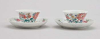 400427. TEKOPPAR med FAT, ett par, porslin, Kina, Qing dynastin, 1700-tal.