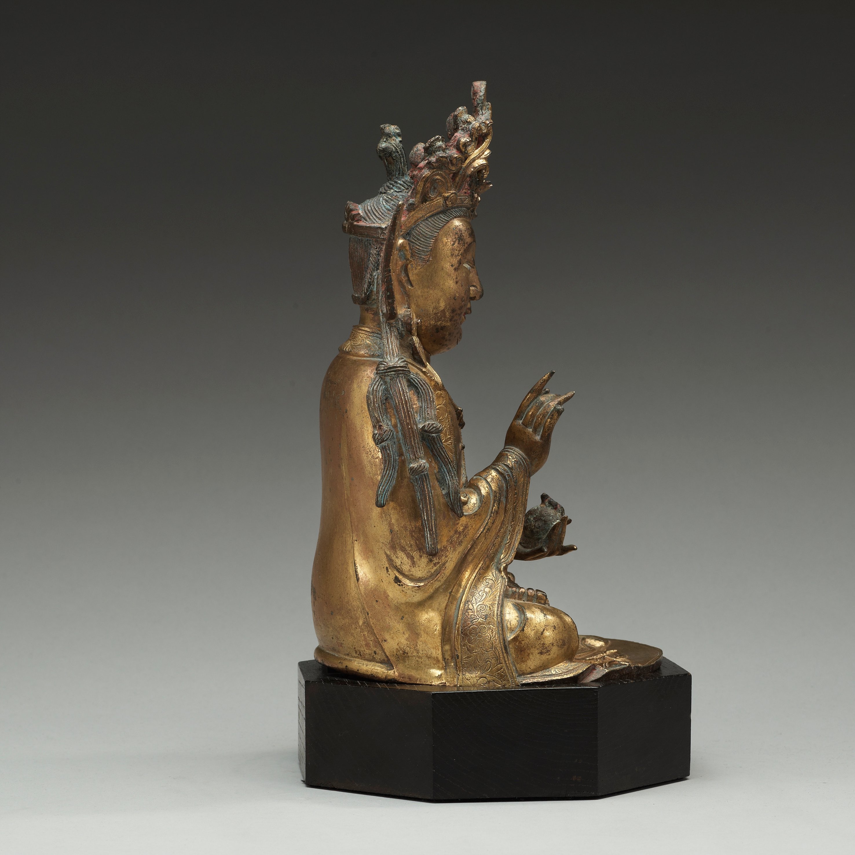 A giltbronze figure of a seated Guanyin, Ming dynasty (13681644