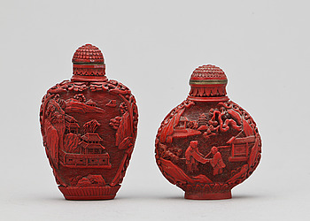 401258. SNUSFLASKOR, 2 st, lackarbeten, Kina, 1800 respektive 1900-tal.