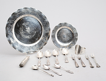 403951. SAMLING SILVERFÖREMÅL, 15 delar. Total vikt ca 421 gram.