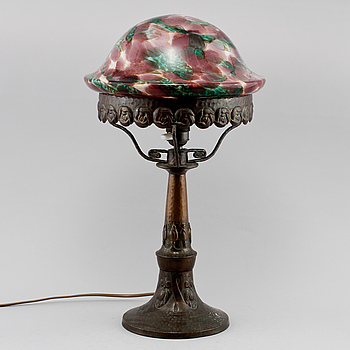 404088. BORDSLAMPA, jugend, 1900-talets första del.