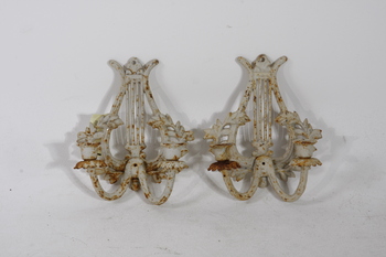 4069. VÄGGLAMPETTER, ett par, gjutjärn, sent 1900-tal.