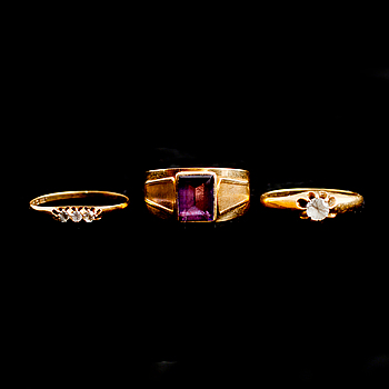 408454. RINGAR, 3 st, 18 k guld. Total vikt 9 gram.