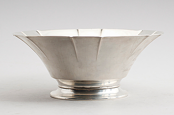 409491. SKÅL, silver, CG Hallberg, Stockholm 1935. Vikt ca 333 gram.