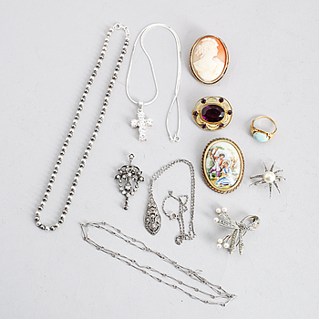 410827. SAMLING SMYCKEN, silver och bijouterier.