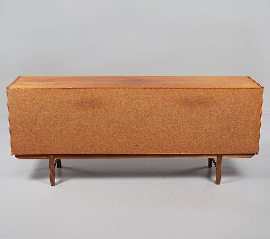 SIDEBOARD