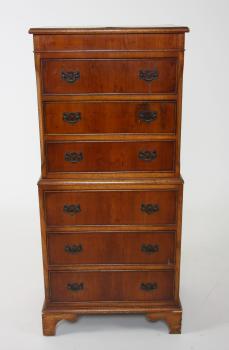 42091. BYRÅ, s k Tallboy, engelsk stil.