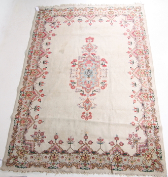 430. MATTA. Orientalisk. Ca 178 x 150.