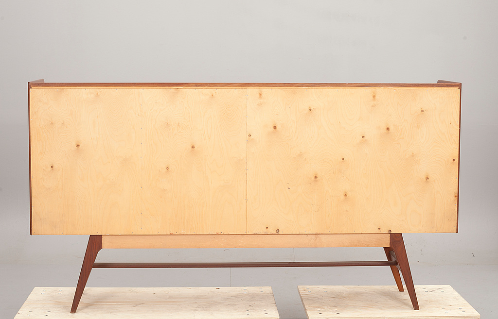 SIDEBOARD