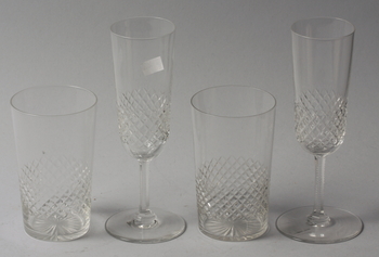 43301. GLASSERVIS, 23 delar.