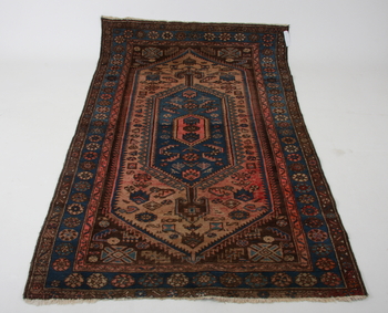 43679. MATTA, orientalisk. 194 x 127.