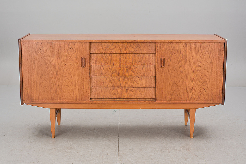 SIDEBOARD